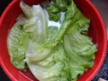 Make Piggy burgers, lettuce step 11
