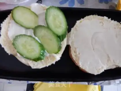 Make Piggy burgers, lettuce step 14
