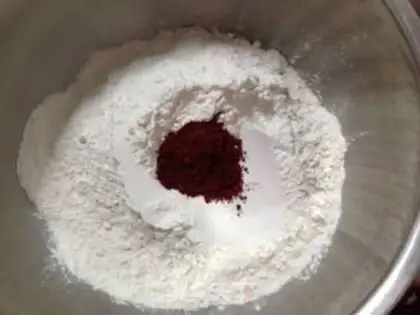 Make Chinese red steamed bread step 0