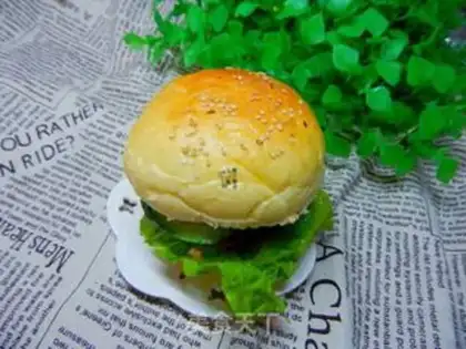 Make Piggy burgers, lettuce step 16