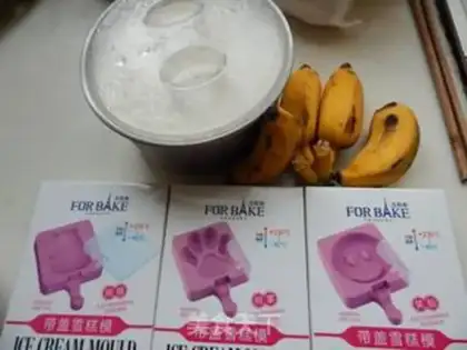 Make Chocolate banana yogurt step 0