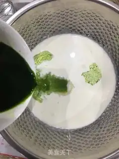 Make Rose vortex cake step 18