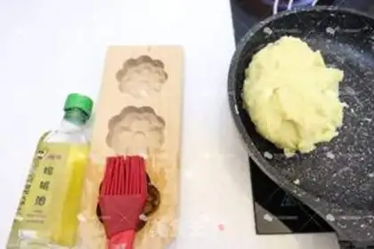 Make Green bean cake step 5