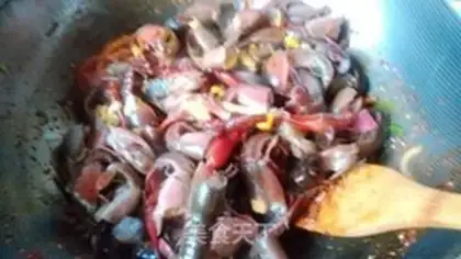 Make Thirteen fragrances burning lobster step 6