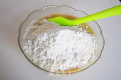 Make Banana cranberry marfin cake step 4