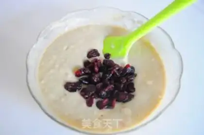 Make Banana cranberry marfin cake step 5