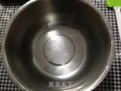 Make Old chicken cake step 1