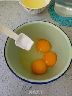 Make The eggs are roasted in a bun step 0