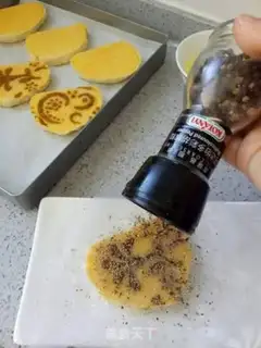 Make The eggs are roasted in a bun step 5