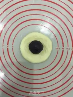 Make The little bread of the potato flower step 6