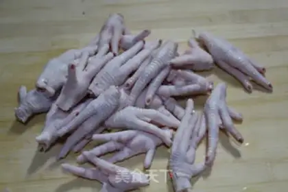 Make Spicy chicken feet step 0