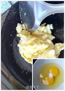 Make Scrambled eggs step 1
