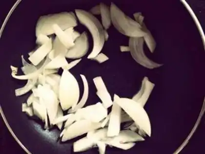 Make Onion fried chicken breasts step 4