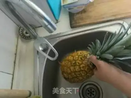 Make Pineapple rice step 0