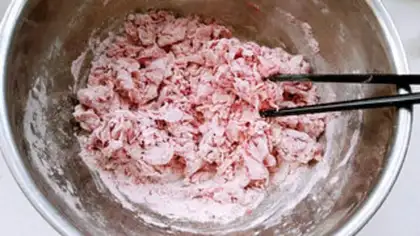 Make Two-coloured pig buns step 1