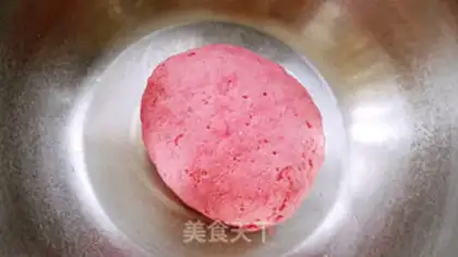 Make Two-coloured pig buns step 2