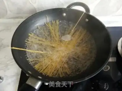 Make Garlic pasta step 2