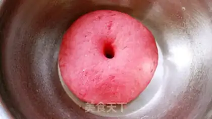 Make Two-coloured pig buns step 4