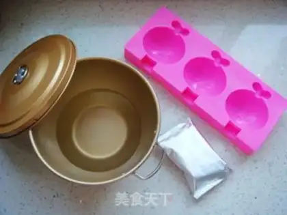 Make Strawberry cartoon pudding step 0