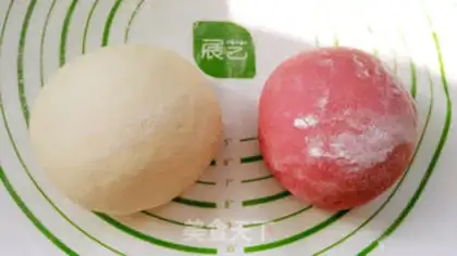 Make Two-coloured pig buns step 6