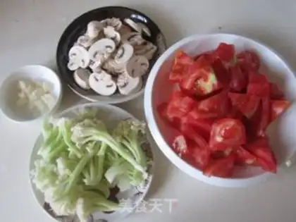 Make Snack of tomatoes and casserole step 0