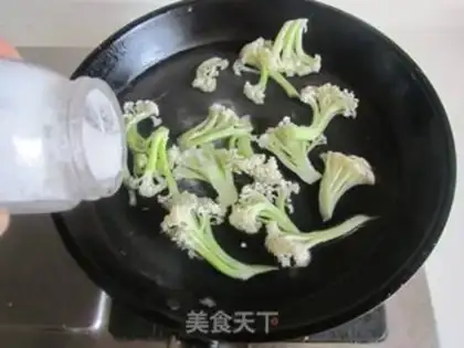 Make Snack of tomatoes and casserole step 1