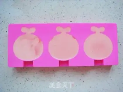 Make Strawberry cartoon pudding step 6