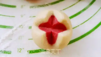 Make Two-coloured pig buns step 16