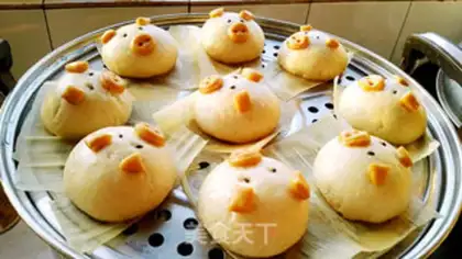 Make Two-coloured pig buns step 19