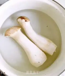 Make The peppers tore the apricot mushrooms step 1