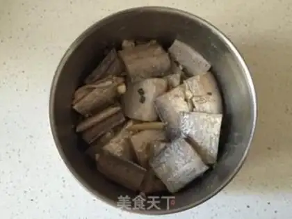 Make Pepper salted fish step 1
