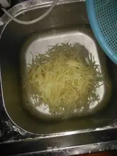 Make Salted eggs, fried potatoes step 3