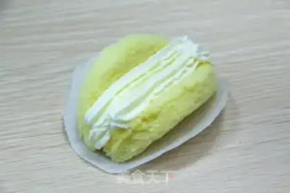 Make Strawberry roll step 5