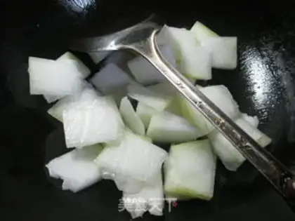 Make Beef melon soup step 1