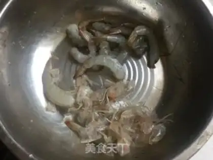 Make Pineapple shrimp step 0