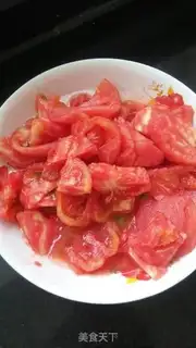 Make Tomato fried eggs step 1