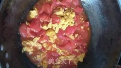 Make Tomato fried eggs step 4