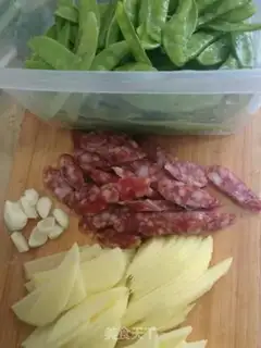 Make Potato sausage fried Dutch beans step 0