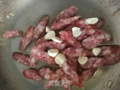 Make Potato sausage fried Dutch beans step 1