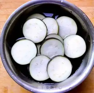 Make Eggs step 0