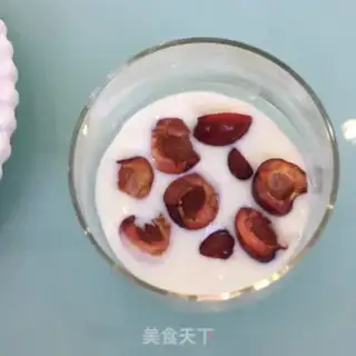 Make Fruit yogurt cup step 2