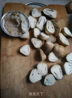 Make Straw mushrooms and prawns step 1