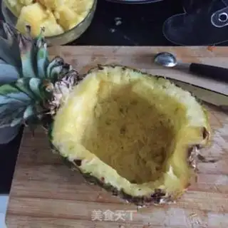 Make Pineapple rice step 1