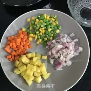 Make Pineapple rice step 2