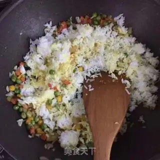Make Pineapple rice step 6