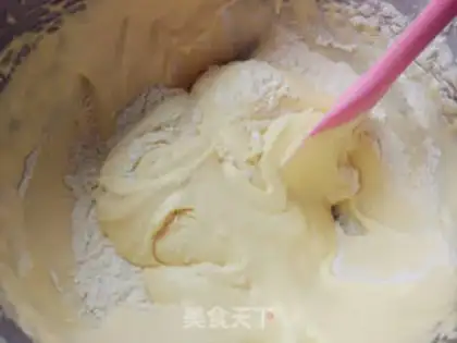 Make Honey-flowing dented cake step 8