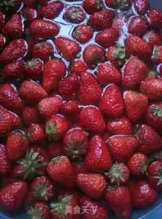Make Homemade strawberry sauce step 1