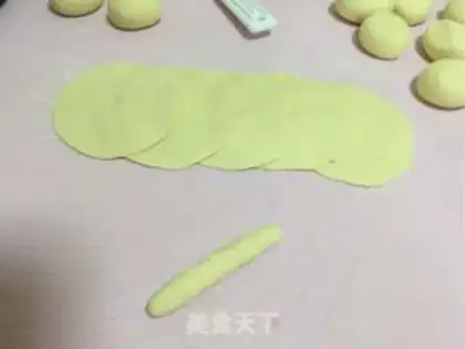 Make Milky rose buns step 1