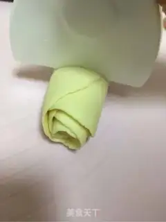 Make Milky rose buns step 2