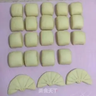 Make Milky rose buns step 4